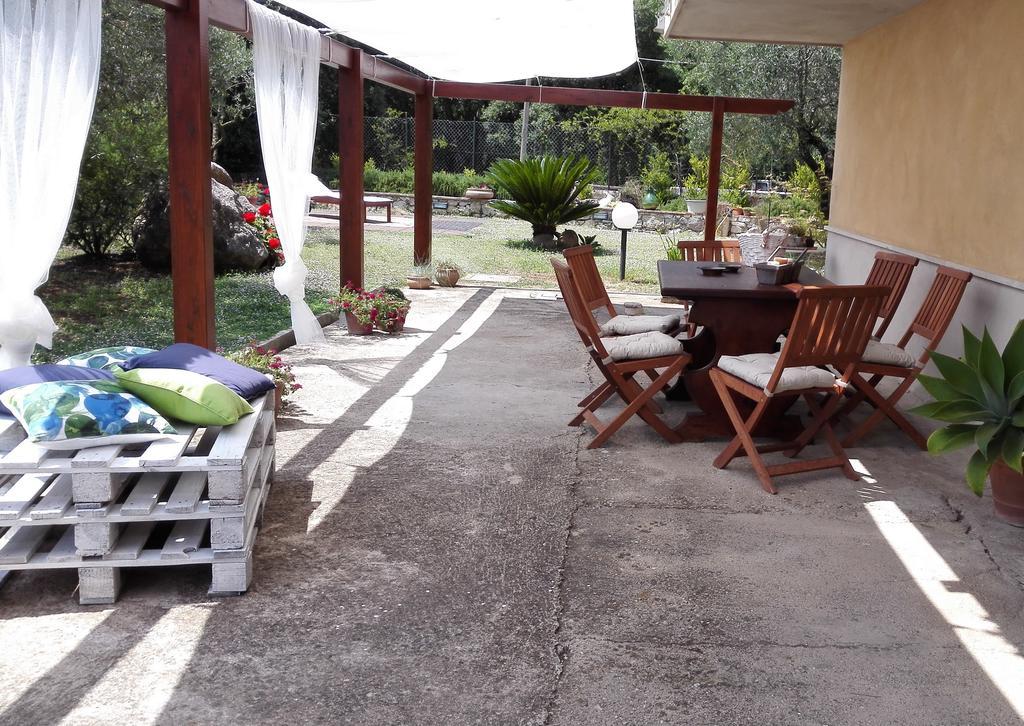 Ferienwohnung La Zucca A Pois Formia Zimmer foto