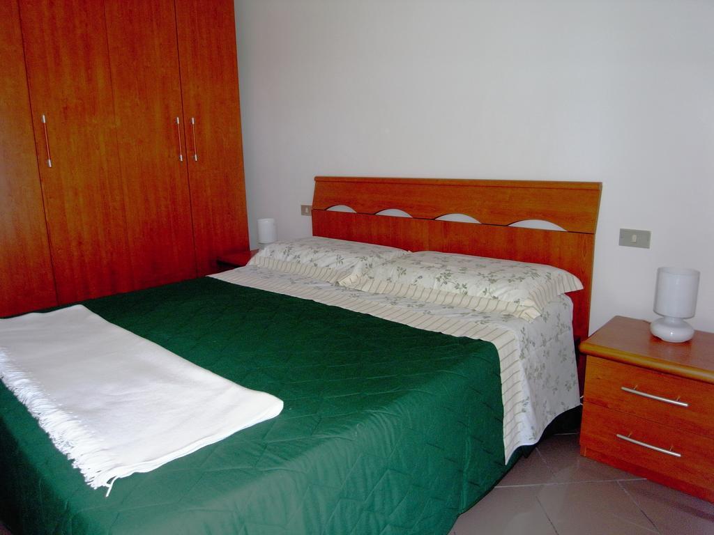 Ferienwohnung La Zucca A Pois Formia Zimmer foto