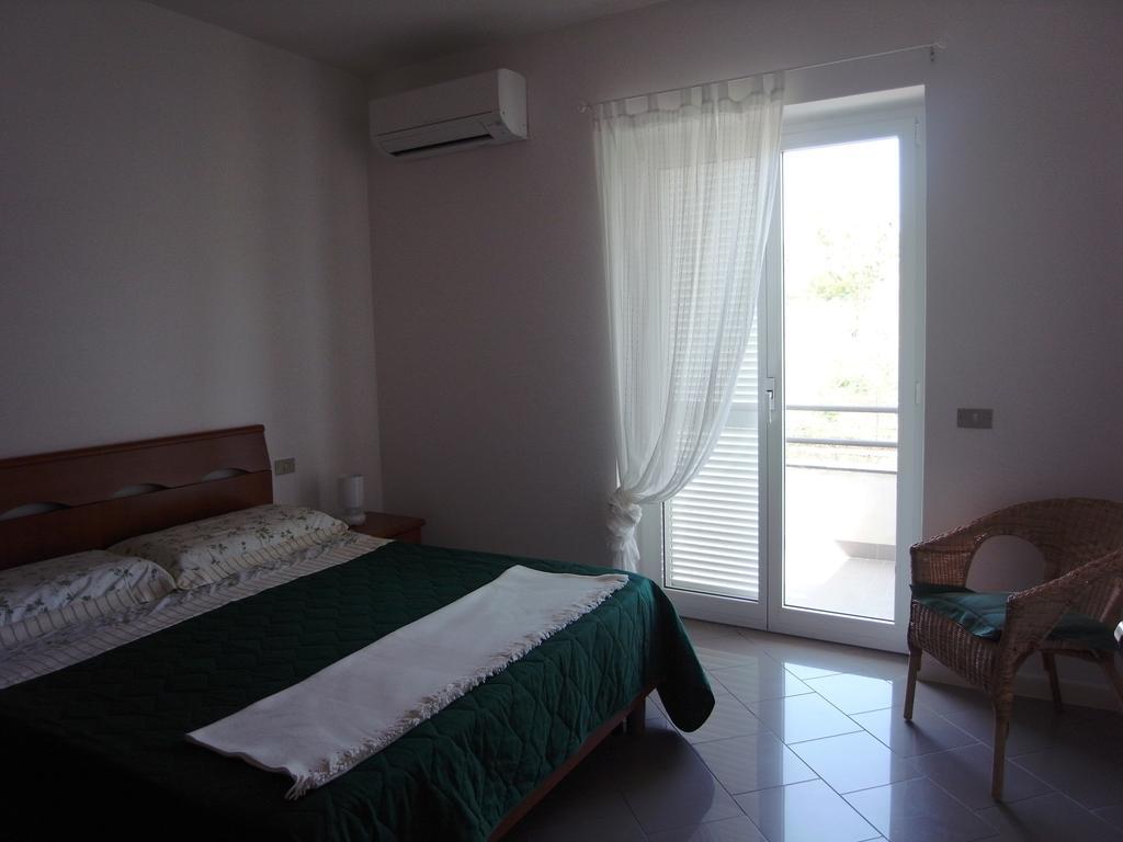 Ferienwohnung La Zucca A Pois Formia Zimmer foto